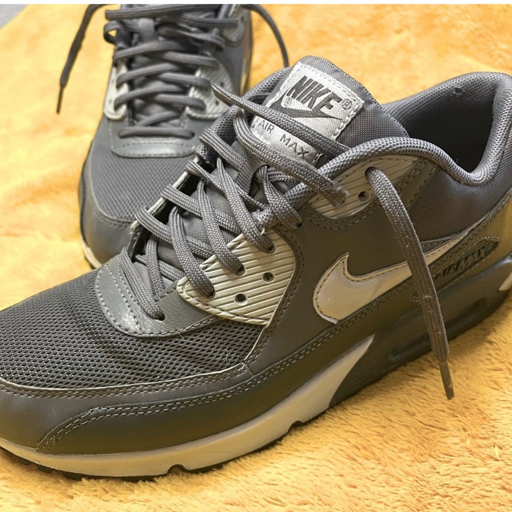 NIKE AIR MAX 90’s grey on grey WOMENS